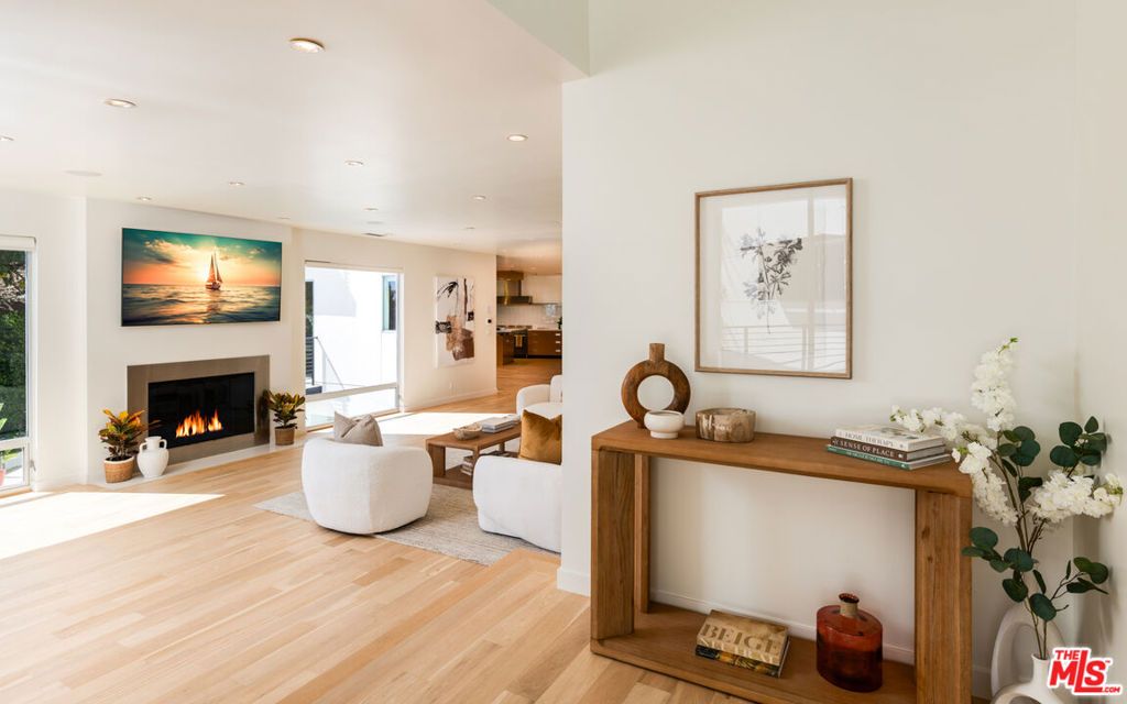 Photo of 9240 Warbler Way, Los Angeles, CA 90069 (MLS # 25602071)