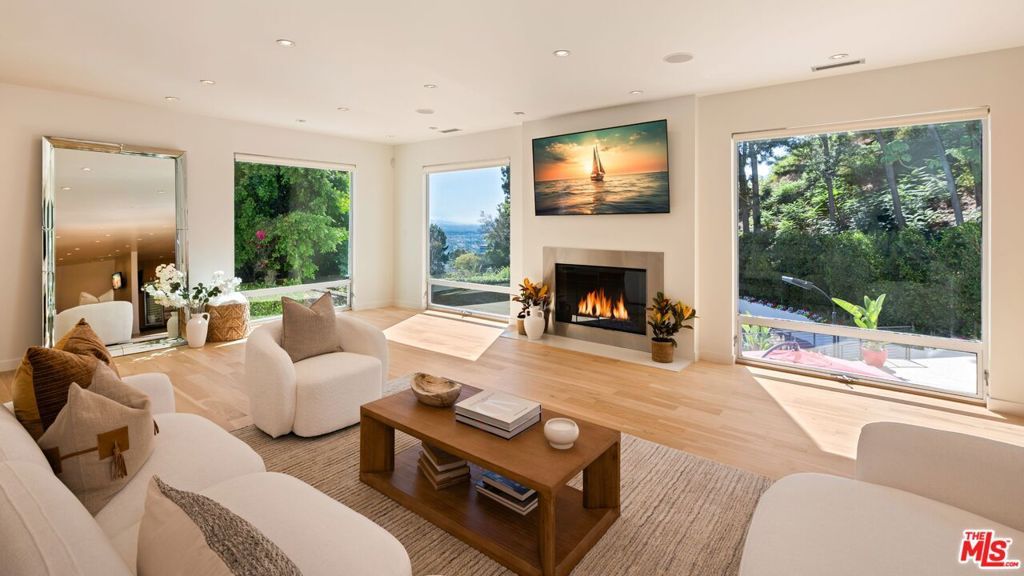 Photo of 9240 Warbler Way, Los Angeles, CA 90069 (MLS # 25602071)