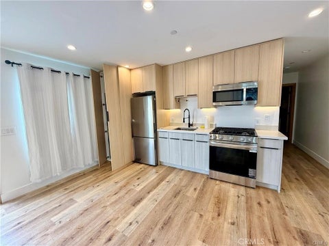 Photo of 6902 Corbin Avenue, Reseda, CA 91335 (MLS # SR26144379)