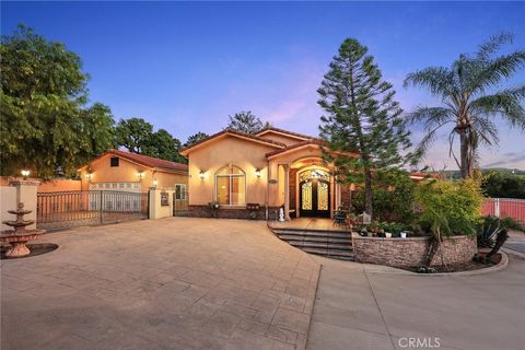 Photo of 10610 Oak Tree Way, Sunland, CA 91040 (MLS # GD26062071)