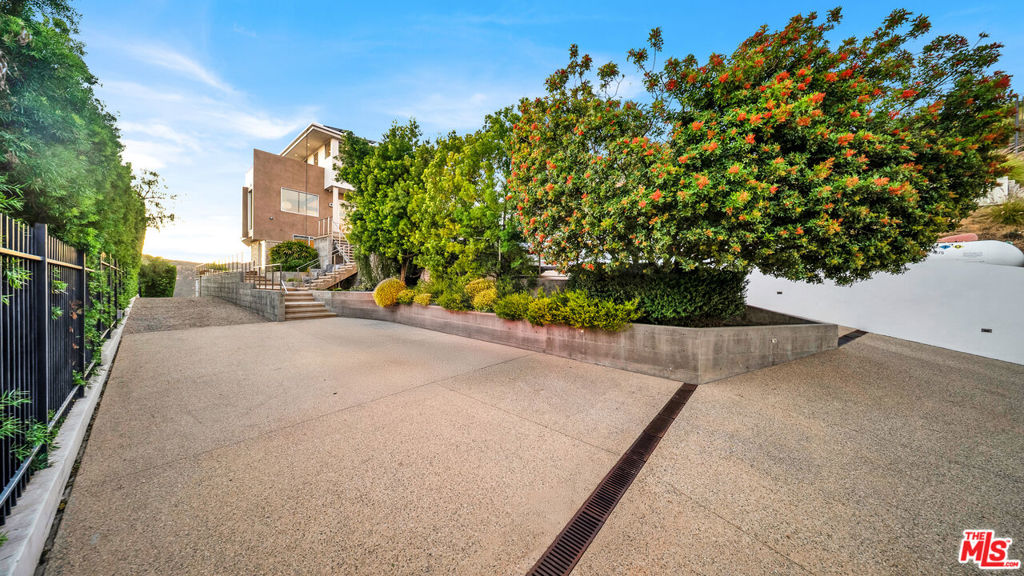 2915 Tuna Canyon Road