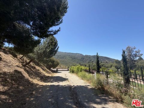 Photo of 2116 Stunt Road, Calabasas, CA 91302 (MLS # 26831405)
