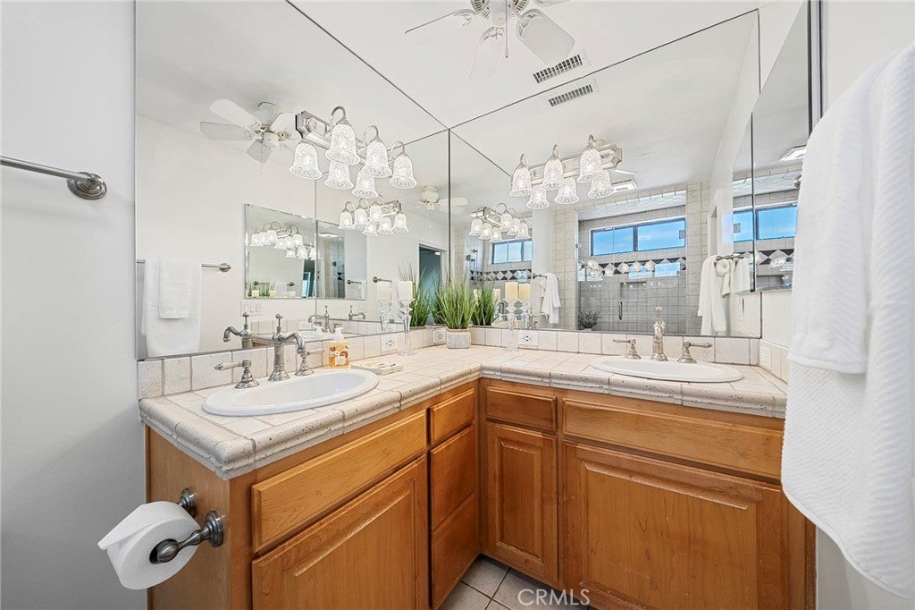 4277 Las Virgenes 1