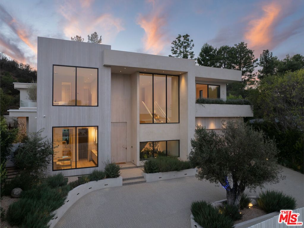 Photo of 17177 Adlon Road, Encino, CA 91436 (MLS # 26657547)