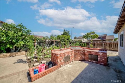 Tiny photo for 2401 El Portal Way, Oxnard, CA 93035 (MLS # SR25198673)