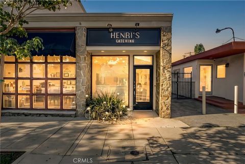 Photo of 7235 Owensmouth, Canoga Park, CA 91303 (MLS # SR26013162)