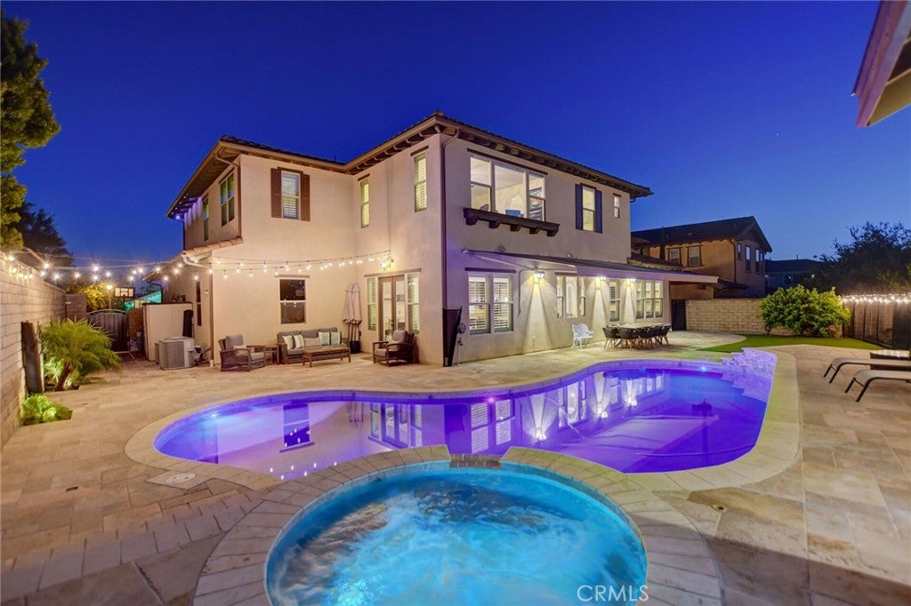 1127 Las Colinas Way