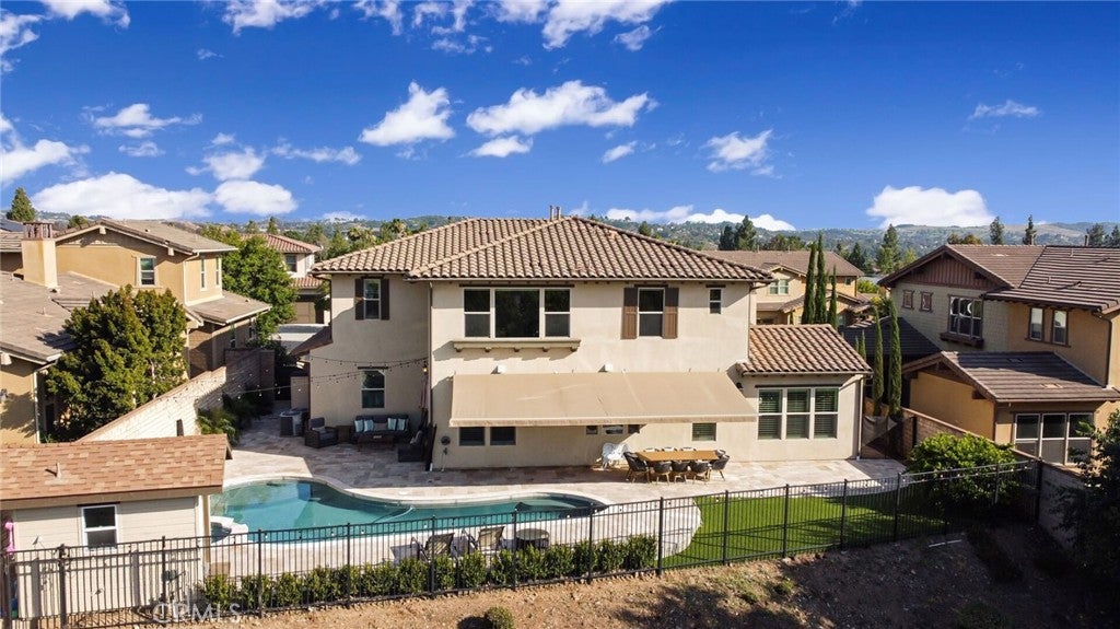 1127 Las Colinas Way