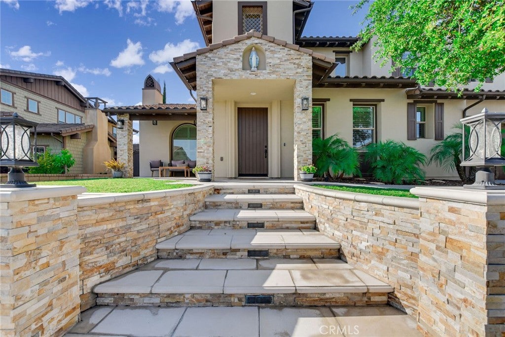1127 Las Colinas Way