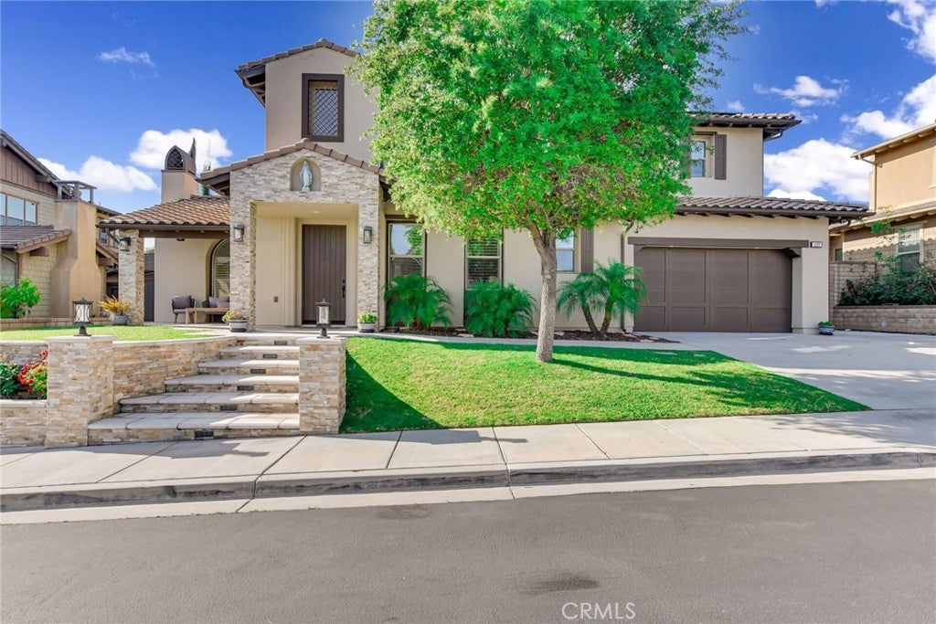 1127 Las Colinas Way