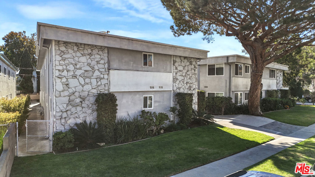 18216 Kingsdale Avenue