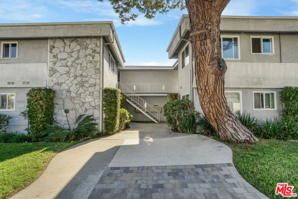 18216 Kingsdale Avenue