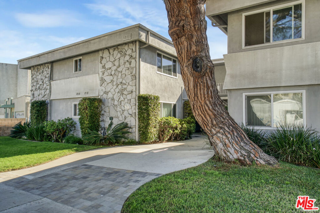 18216 Kingsdale Avenue