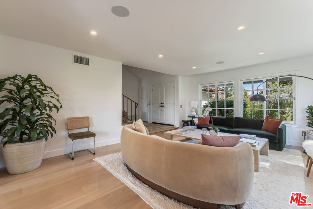 Properties 4 10507 Woodfield Court 12