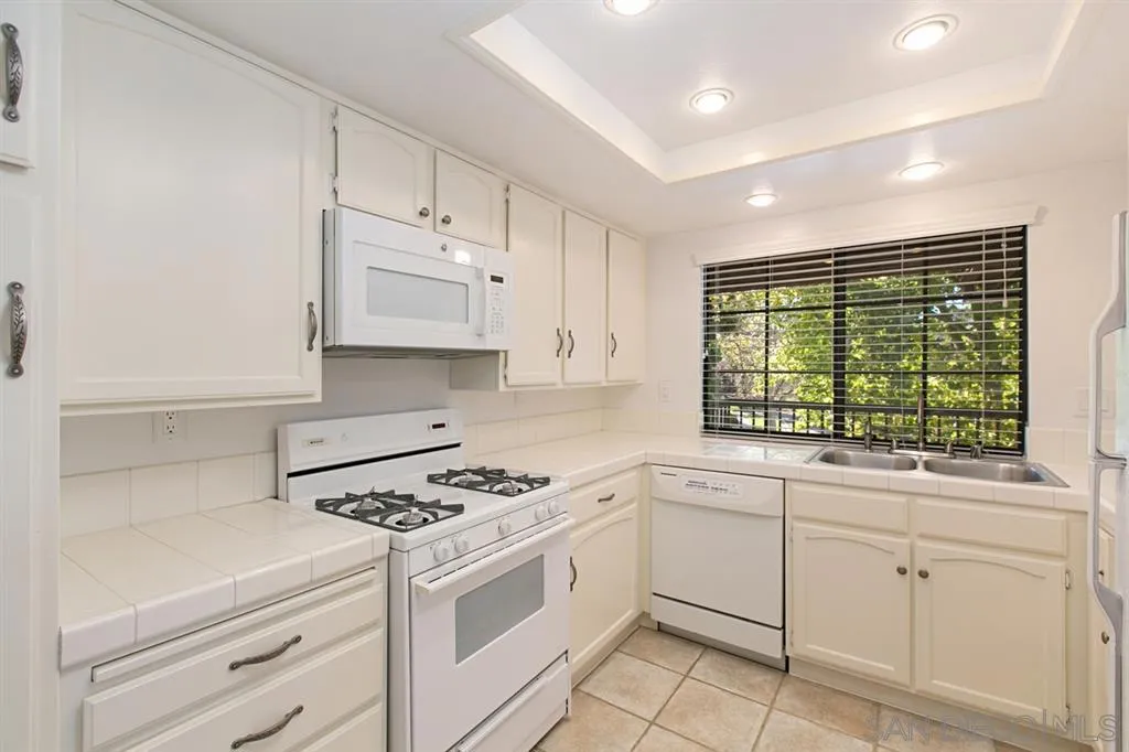 San Diego, California 92130, United States, 2 Bedrooms Bedrooms, ,2 BathroomsBathrooms,Residential,Active,168316