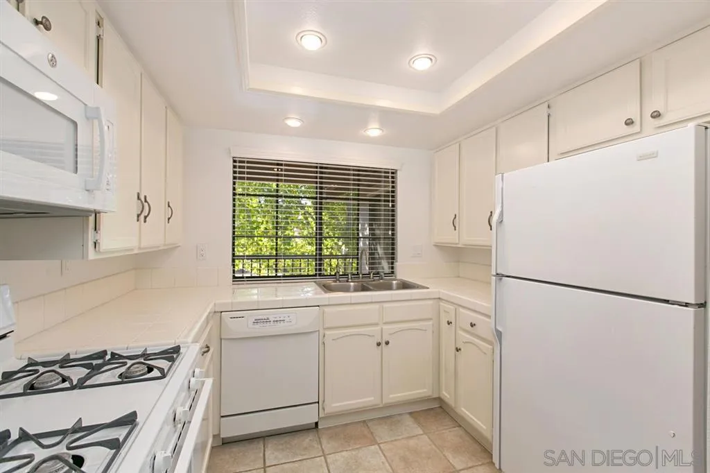 San Diego, California 92130, United States, 2 Bedrooms Bedrooms, ,2 BathroomsBathrooms,Residential,Active,168316