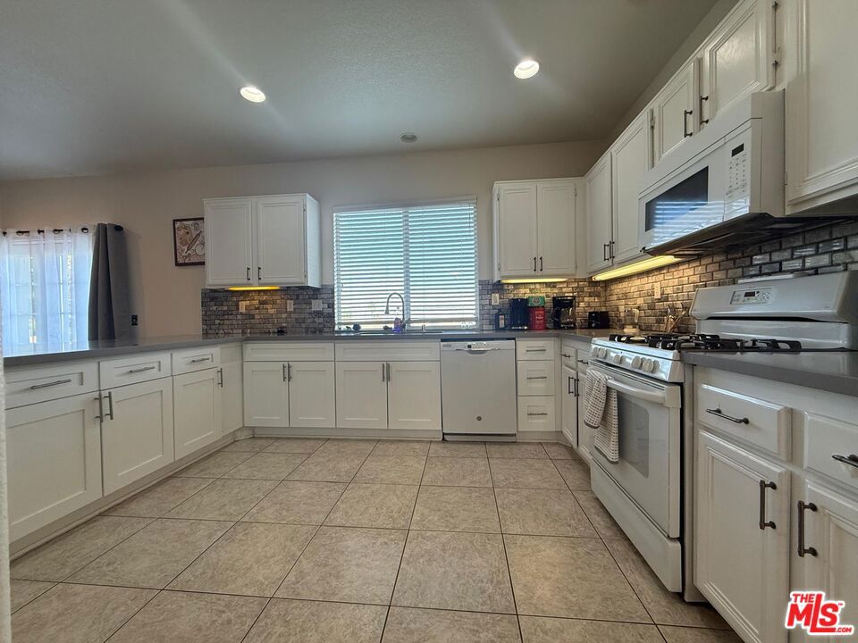 719 W Avenue Q10