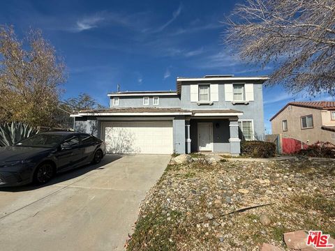 Photo of 719 W Avenue Q10, Palmdale, CA 93551 (MLS # 26641621)