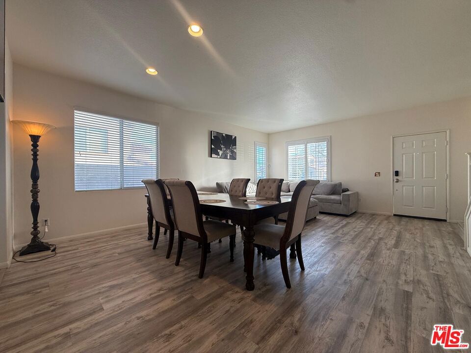 719 W Avenue Q10