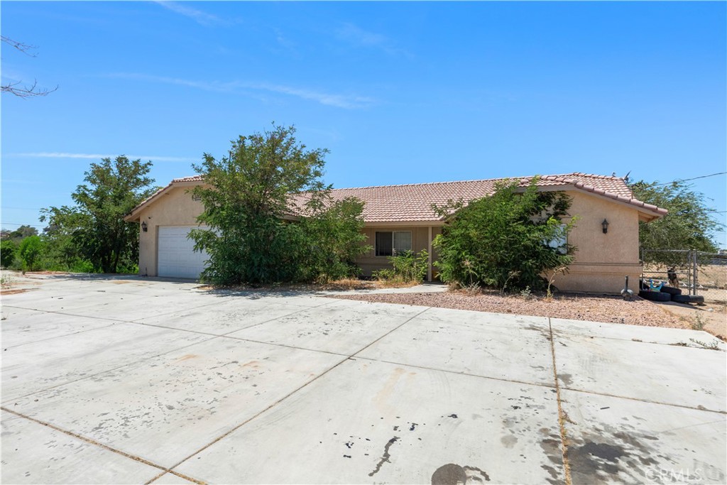 Spacious 4-Bedroom Home on Massive Lot with RV Parking – Priced to Sell Quickly!
Welcome to this single-story 4 bedroom, 2 bathroom home located just 5 minutes from the 15 Freeway—ideal for commuters and those seeking convenience. Situated on an expansive 57,499 sq ft lot, this property offers plenty of space for RV parking, outdoor activities, or future additions.
Inside, you’ll find a well-designed layout featuring walk-in closets in every bedroom, with the master suite offering two spacious walk-in closets. The home has some normal wear and tear and could use a little TLC, but with just minor repairs, it’s ready to become your perfect home.
Priced to sell quickly, this is a fantastic opportunity for buyers looking for space, location, and value. Don’t miss out!