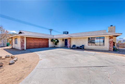Photo of 7686 Hilton Avenue, Yucca Valley, CA 92284 (MLS # JT26038304)