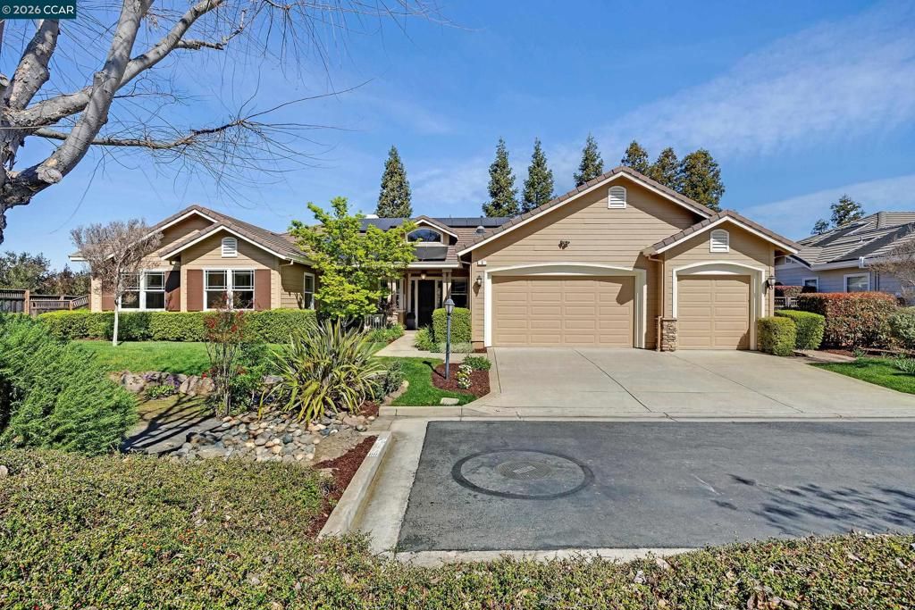 Photo of 5 Pardi Ln, Clayton, CA 94517 (MLS # 41126568)