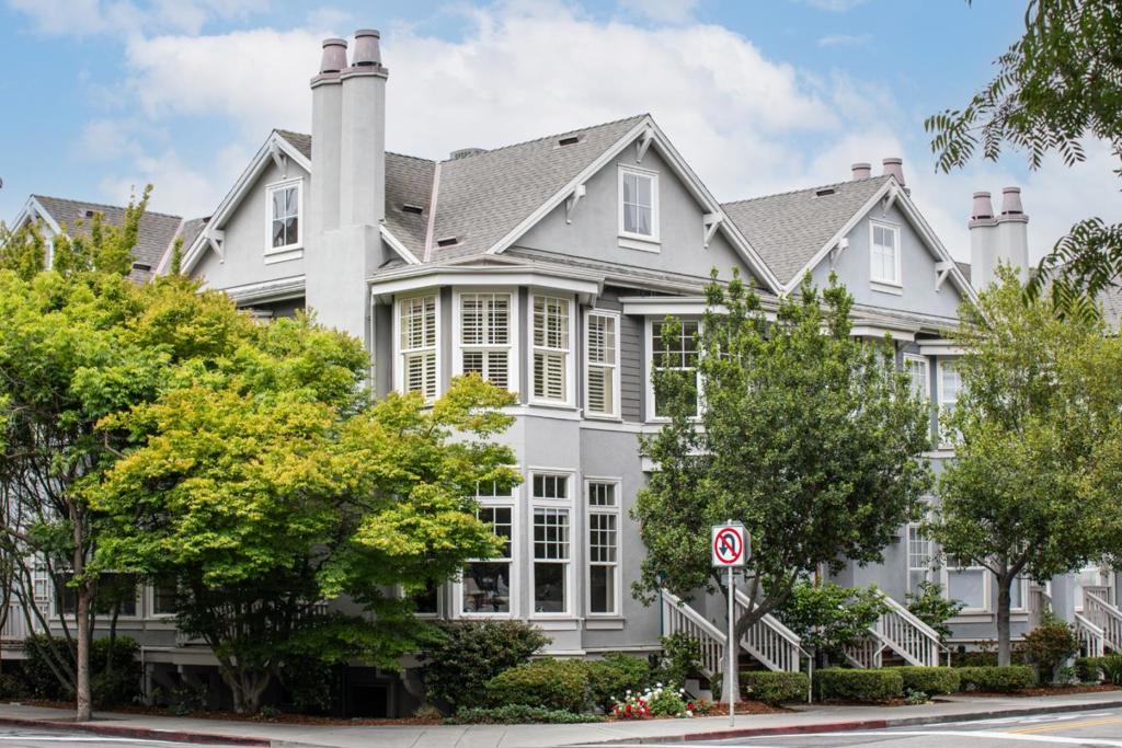 903 W Dana Street