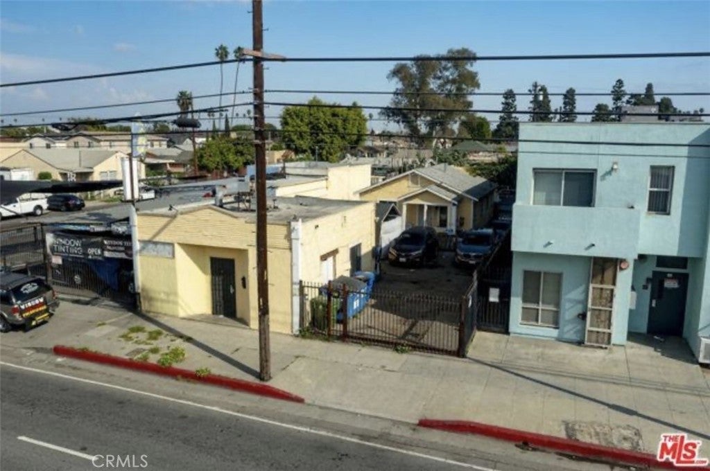 6804 S Hoover