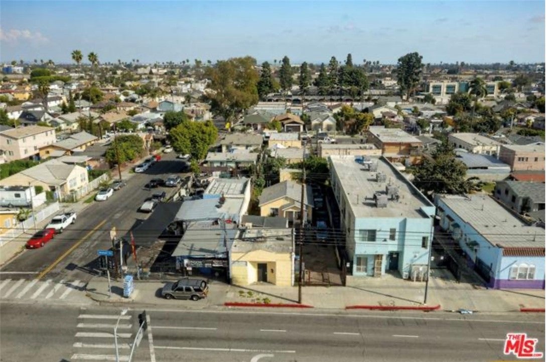 6804 S Hoover