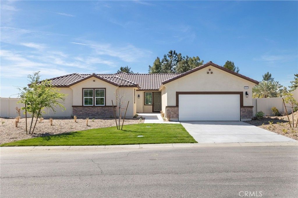 Photo of 5613 Levanto Ave, Bakersfield, CA 93306 (MLS # CV25241776)