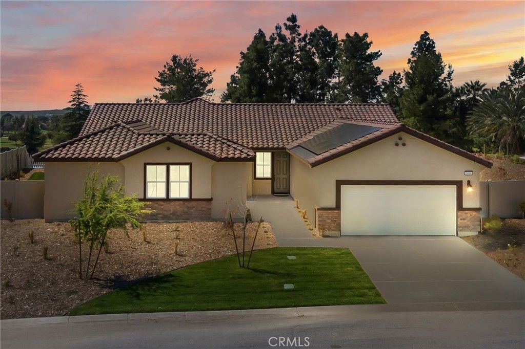 Photo of 5613 Levanto Ave, Bakersfield, CA 93306 (MLS # CV25241776)