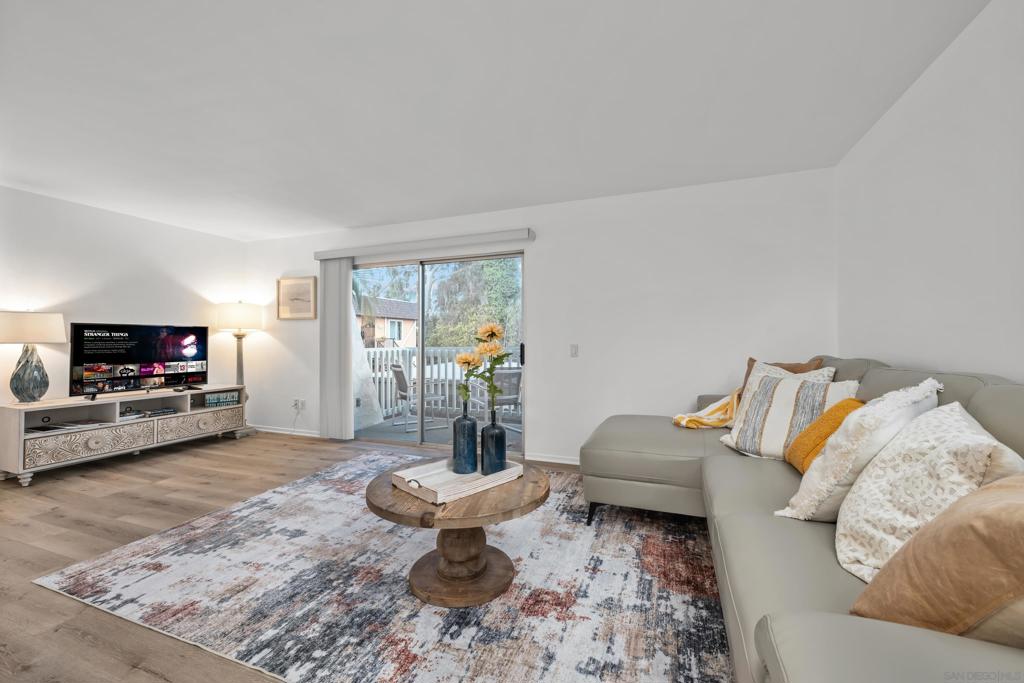 975 Laguna Drive