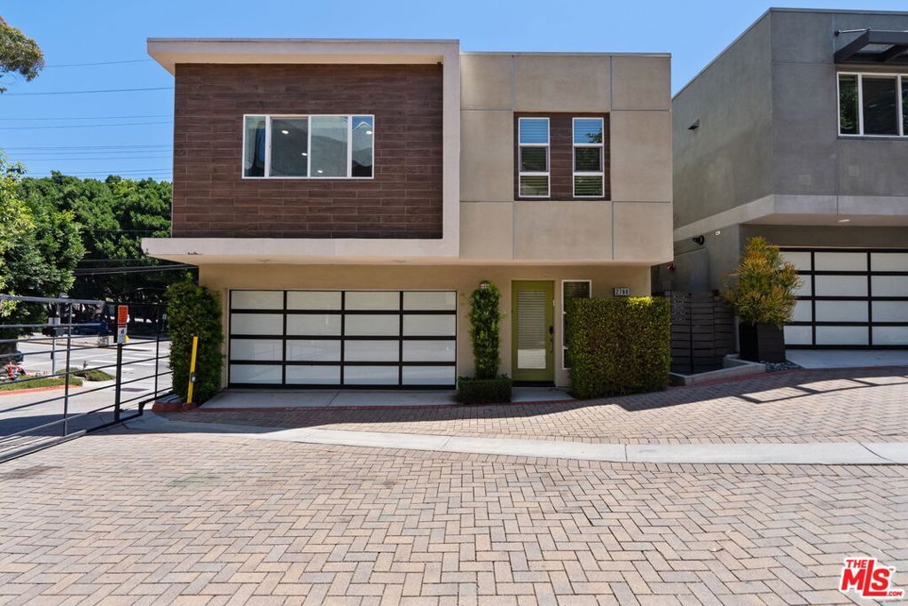 Photo of 2780 N Wright Lane, Los Angeles, CA 90068 (MLS # 25571413)