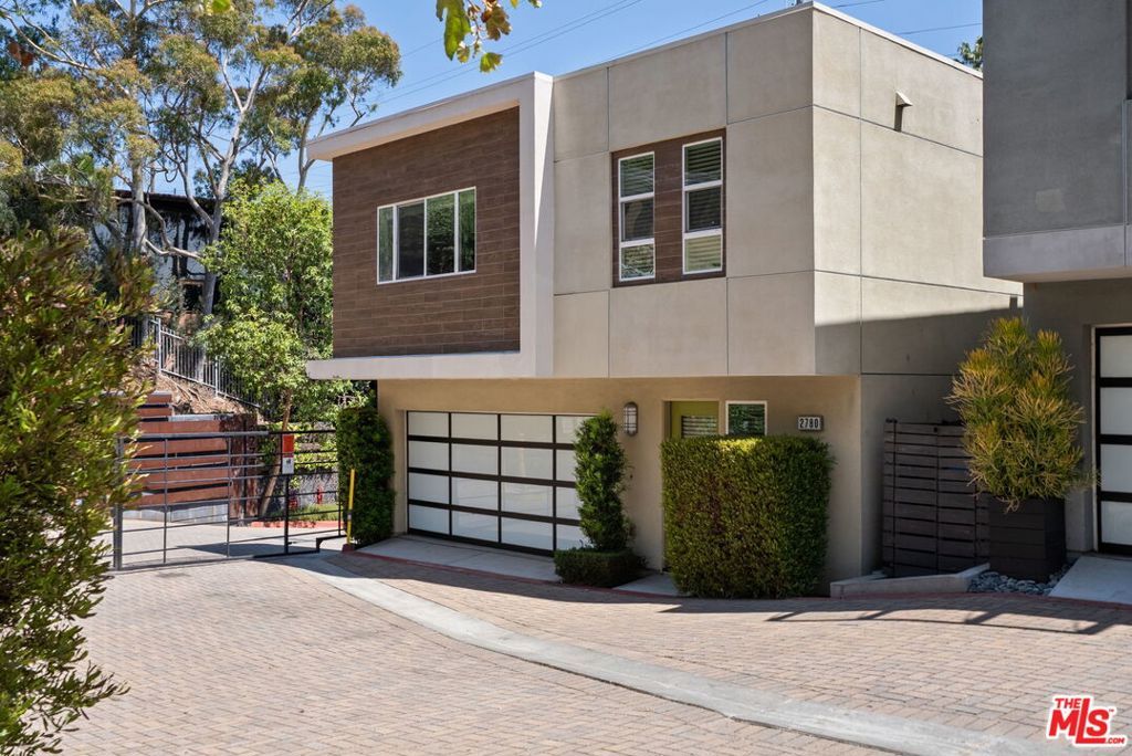 Photo of 2780 N Wright Lane, Los Angeles, CA 90068 (MLS # 25571413)