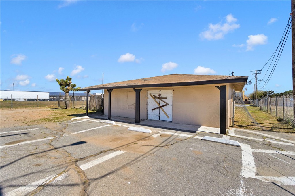 9777 Tamarisk Avenue