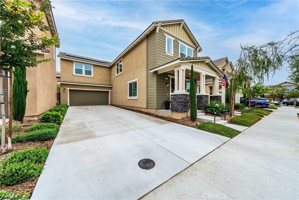 2561 E Wren Way