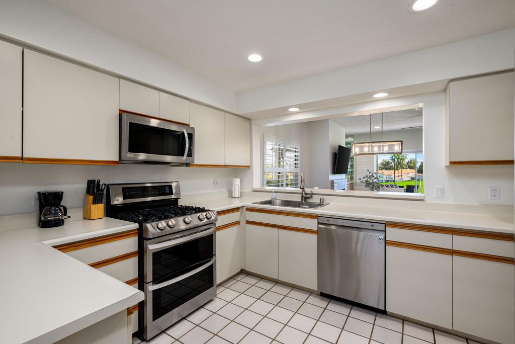 Desert Falls C.C. - Residential Lease