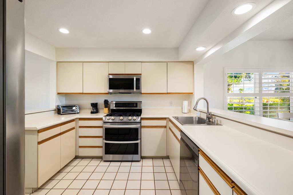 Desert Falls C.C. - Residential Lease