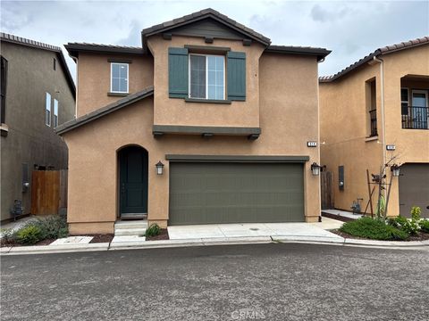 Photo of 914 Wishon Ave W, Madera, CA 93636 (MLS # SR26095041)