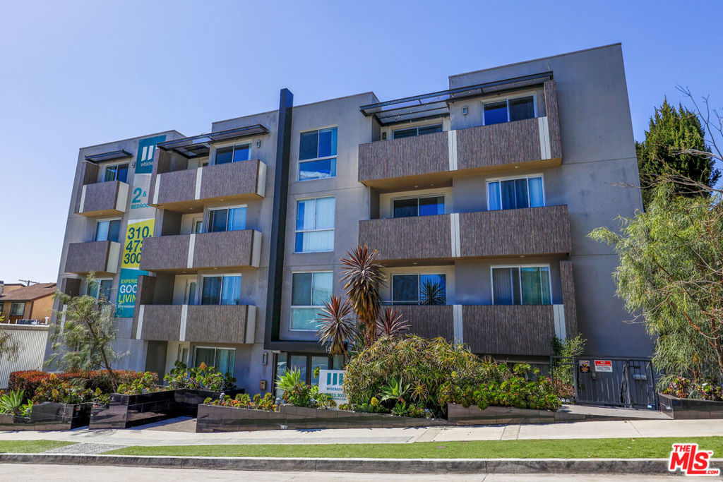 Welcome to Barry Hill by Wiseman, located in the West Los Angeles area. This property features one, two, three, and four-bedroom apartment homes ranging from 640-1,942 Sq. Ft.