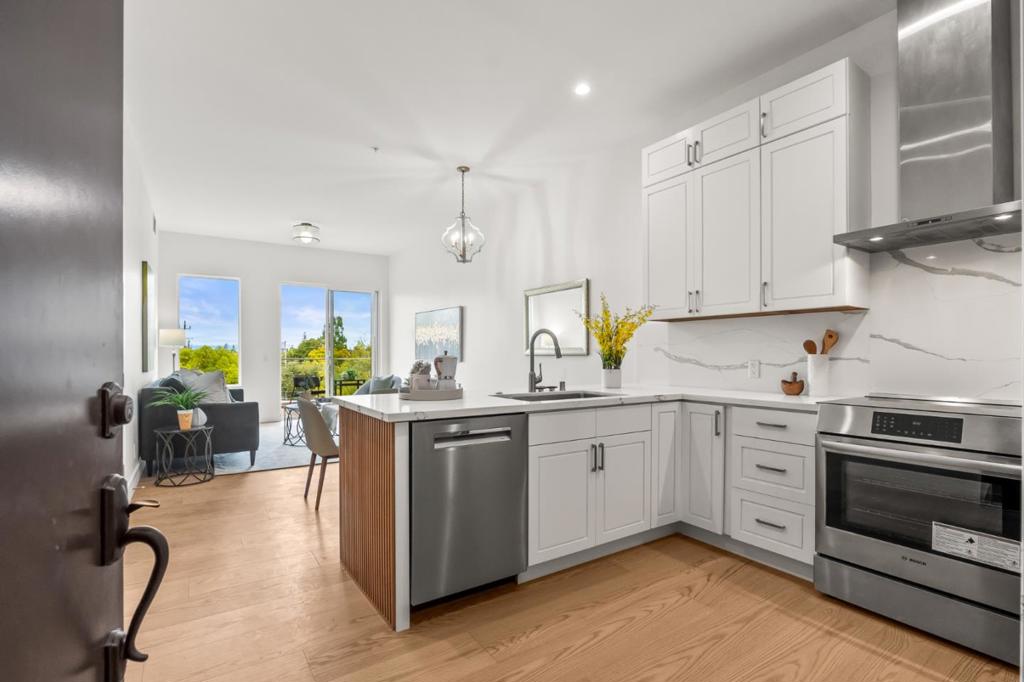 4115 El Camino Real 331