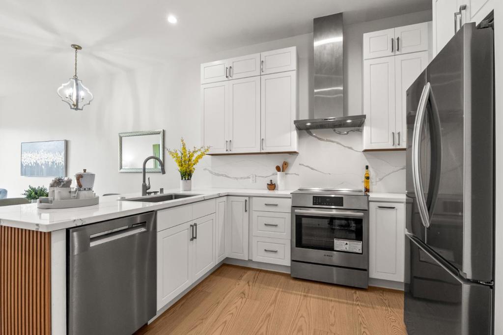 4115 El Camino Real 331