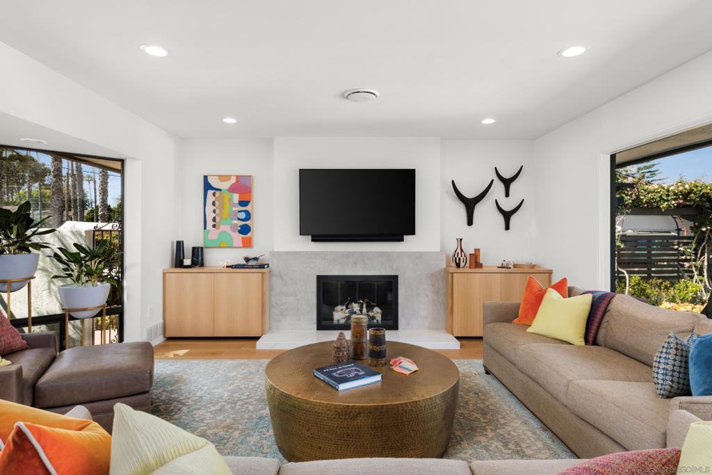 821 Moana Dr