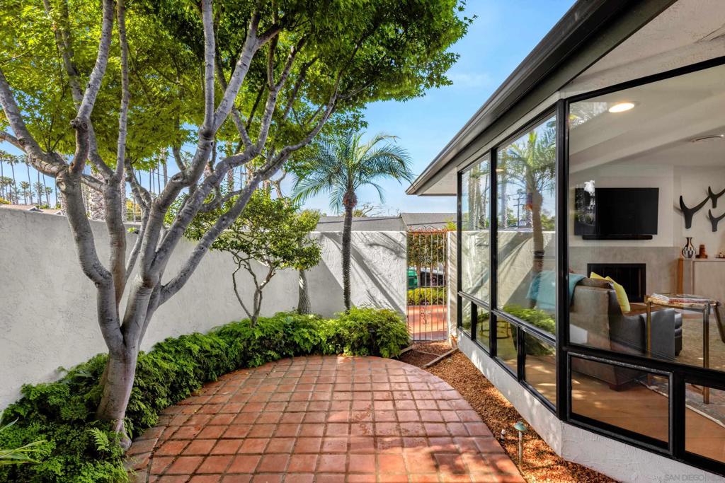 821 Moana Dr