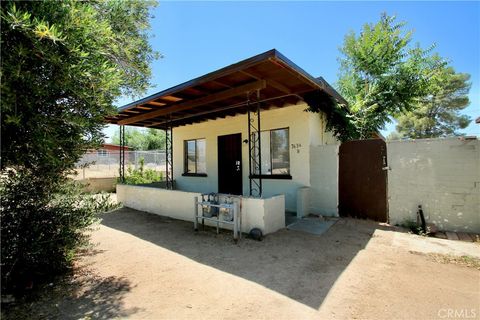 Photo of 7634 Fox A & B TRL, Yucca Valley, CA 92284 (MLS # JT26102775)