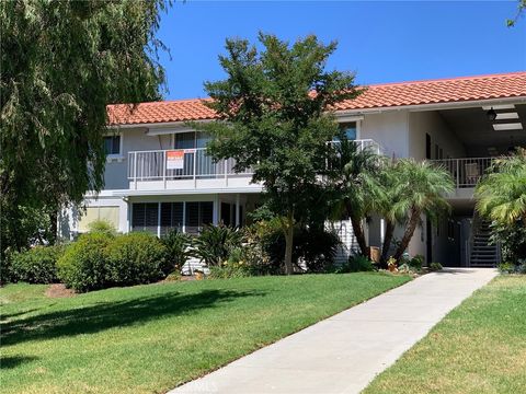 Photo of 828 Via Alhambra #Q, Laguna Woods, CA 92637 (MLS # OC26093064)
