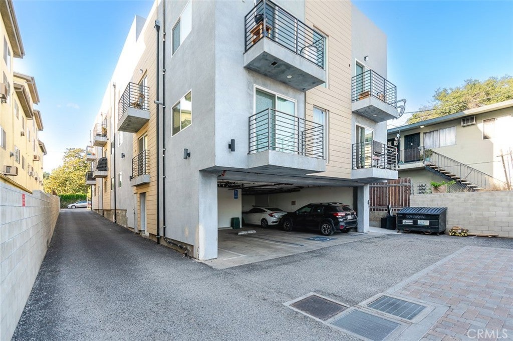 3324 Chapman