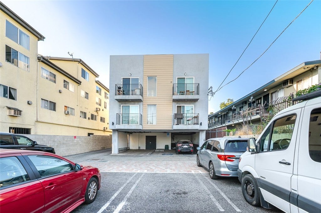 3324 Chapman