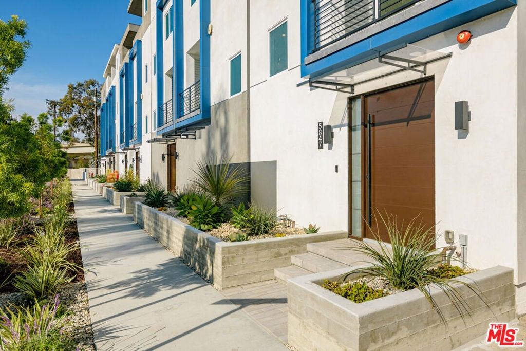 5847 David Avenue, Los Angeles CA 90034
