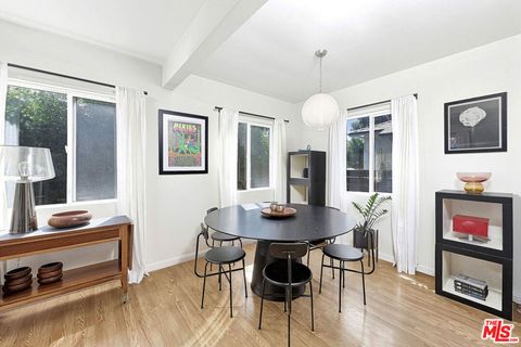 Photo of 517 Venice Way, Venice, CA 90291 (MLS # 25589661)